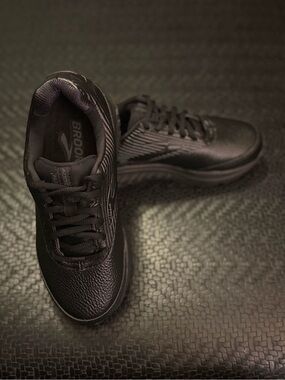NEW, No Box!!!! Ladies Brooks Addiction Walker 2 size 6.5 D.